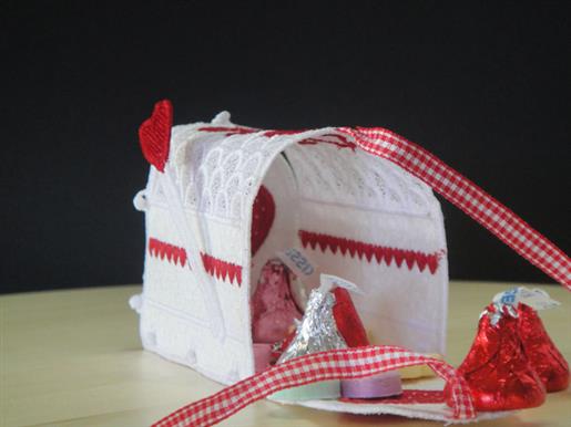 FSL & Applique Valentine’s Mail Box